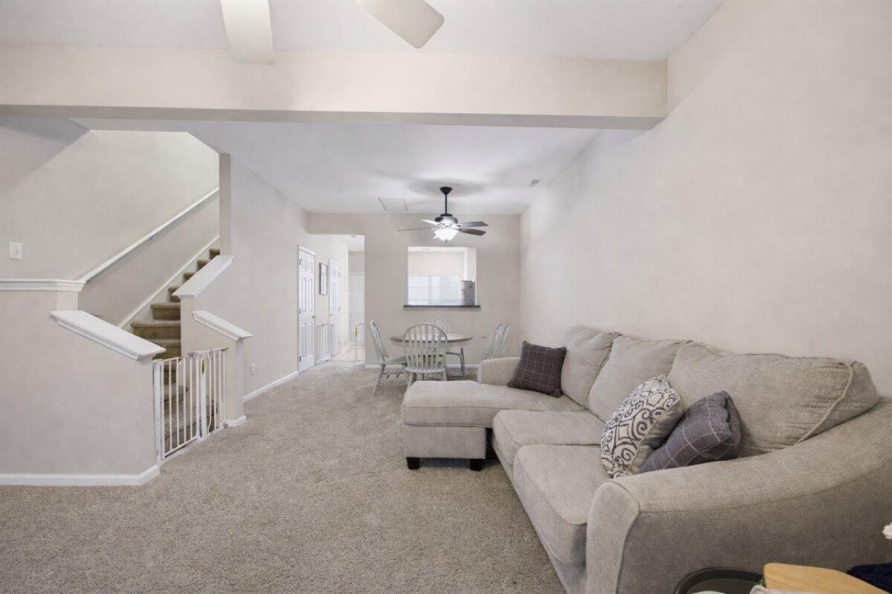 302 Twin Tree Drive Photo 11