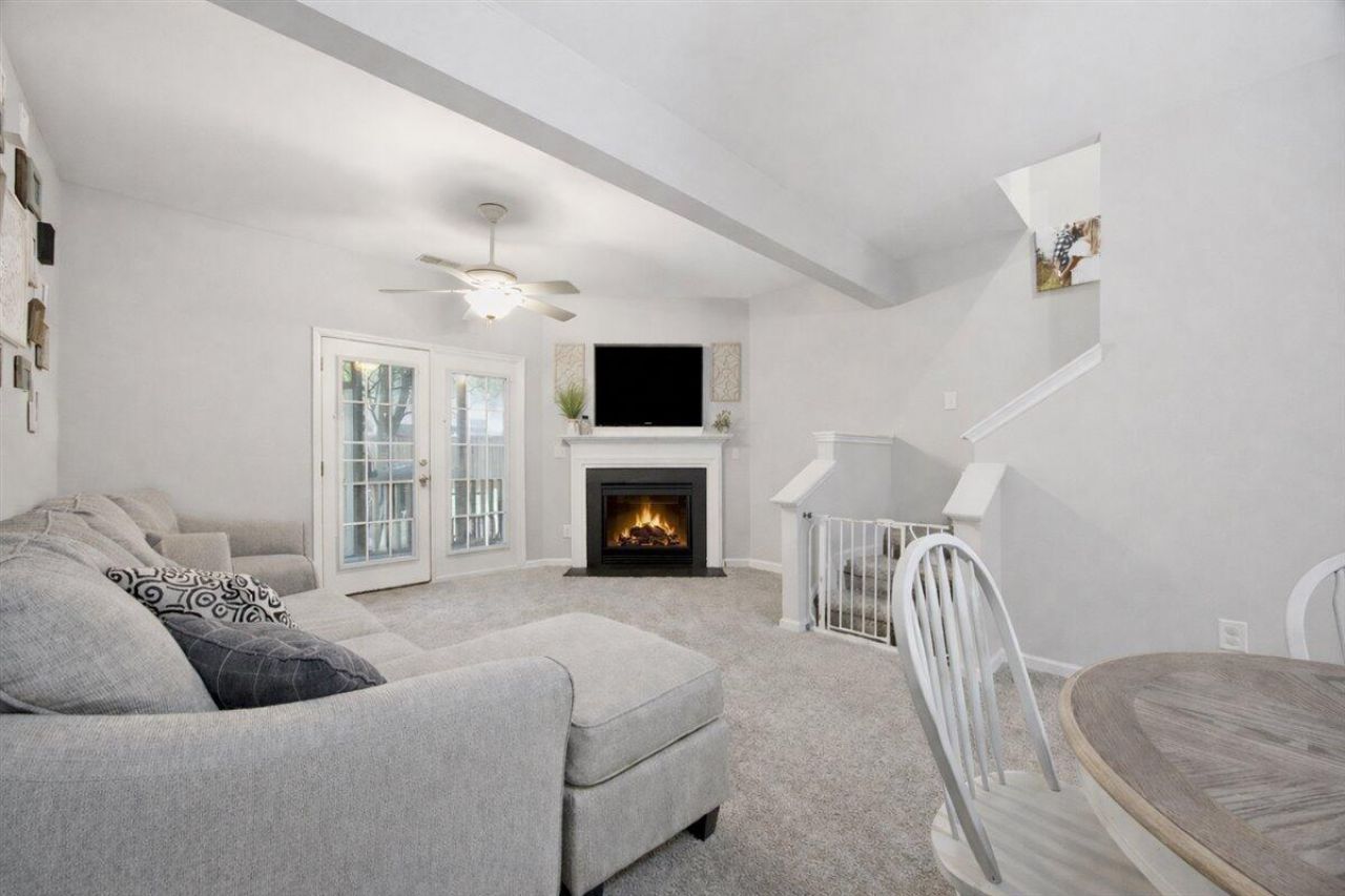 302 Twin Tree Drive Photo 9