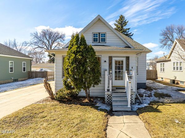 920 CHERRY Street, Grand Forks, ND 58201