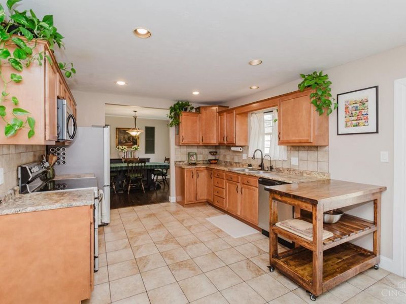 325 Thelma Avenue, Clayton, OH 45415 Photo 13