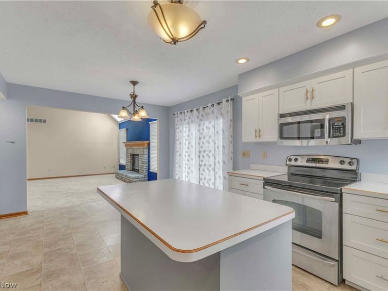 1023 Gulf Road, Elyria, OH 44035 Photo 10