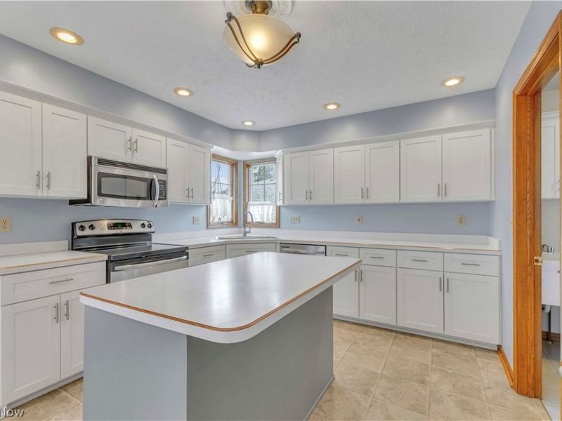 1023 Gulf Road, Elyria, OH 44035 Photo 12