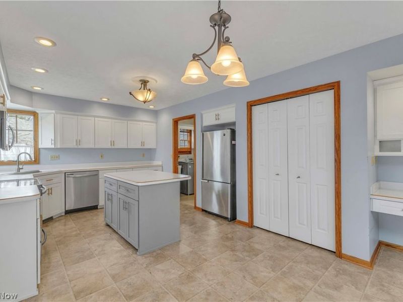 1023 Gulf Road, Elyria, OH 44035 Photo 9