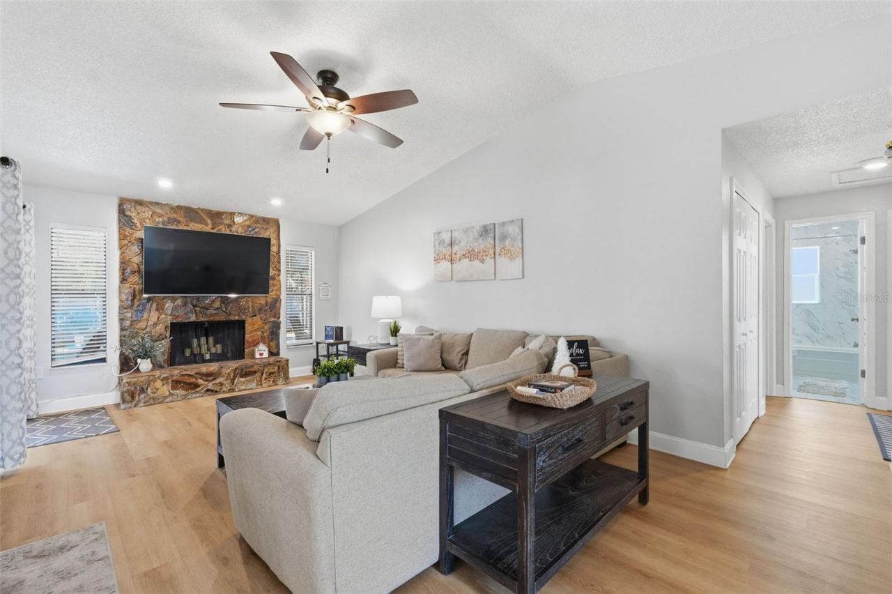 12762 98th Street , Largo, FL 33773 Photo