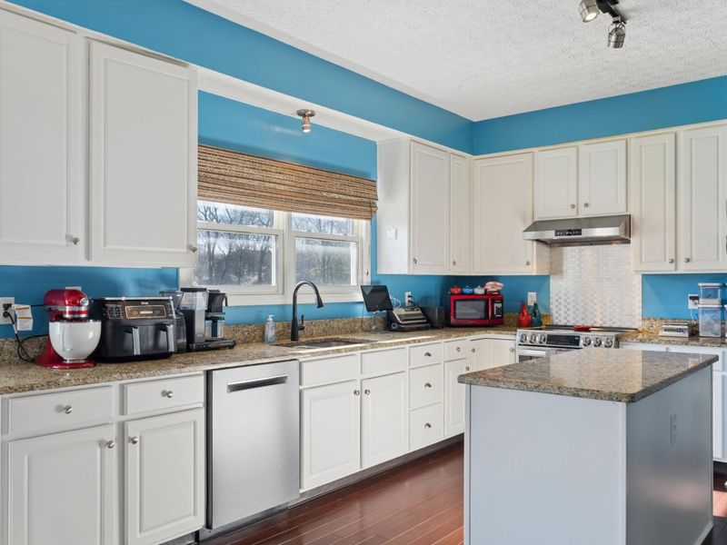 242 Farm Creek Drive, Columbus, OH 43230 Photo 18