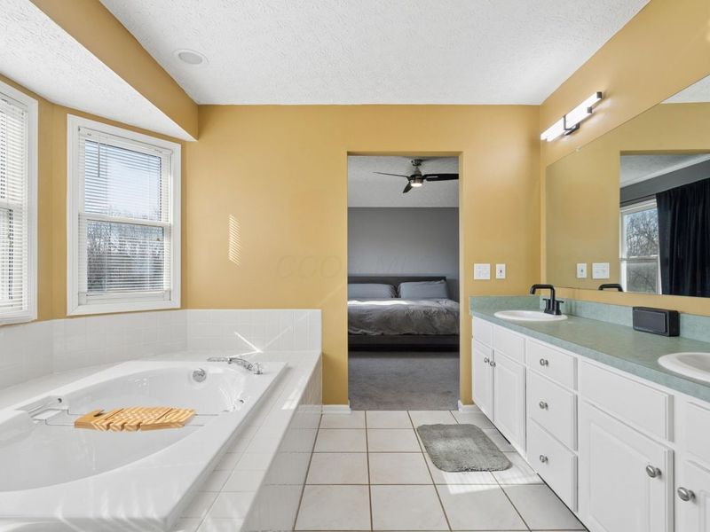 242 Farm Creek Drive, Columbus, OH 43230 Photo 33