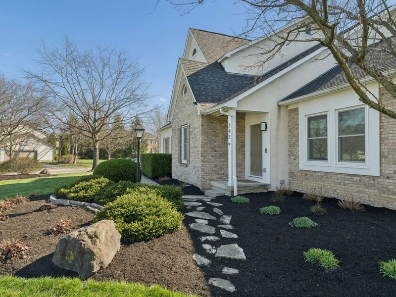 242 Farm Creek Drive, Columbus, OH 43230 Photo 5