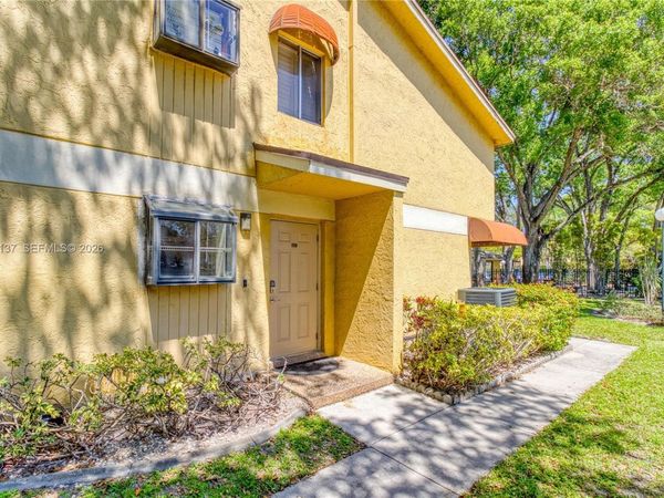 3095 N Oakland Forest Dr, Unit 104, Oakland Park, FL 33309