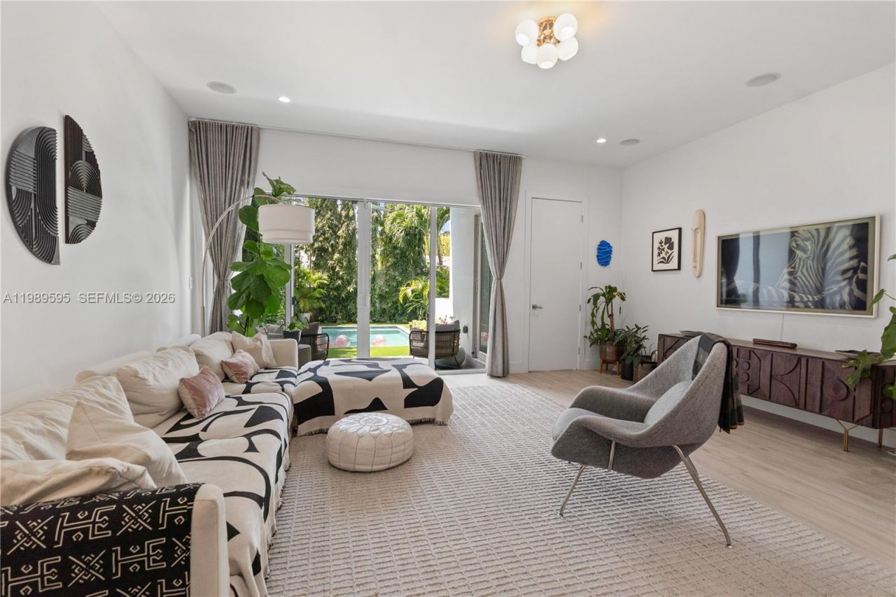 2420 SW 16th Ct, Unit 2420, Miami, FL 33145 Photo