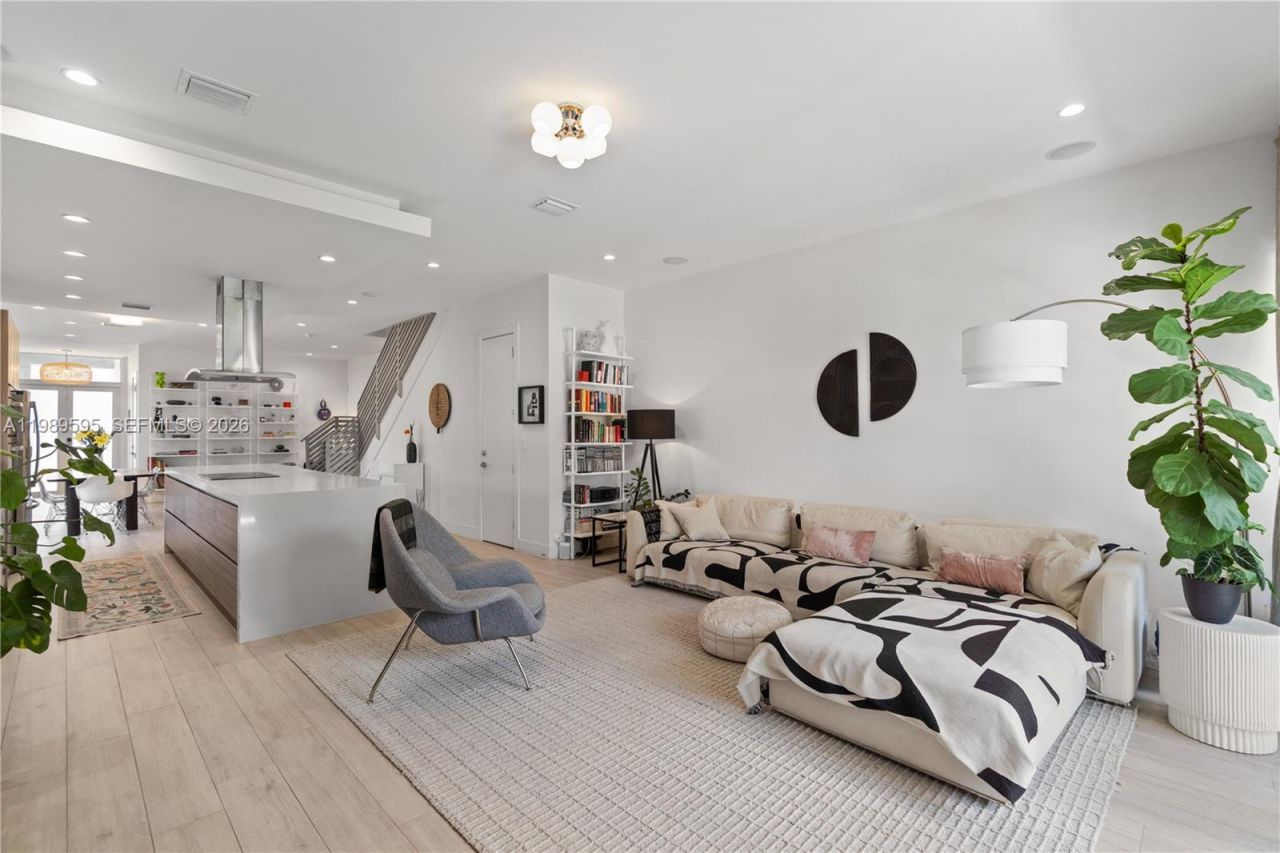 2420 SW 16th Ct, Unit 2420, Miami, FL 33145 Photo