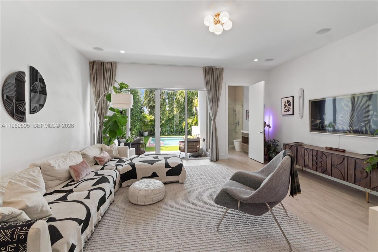 2420 SW 16th Ct, Unit 2420, Miami, FL 33145 Photo