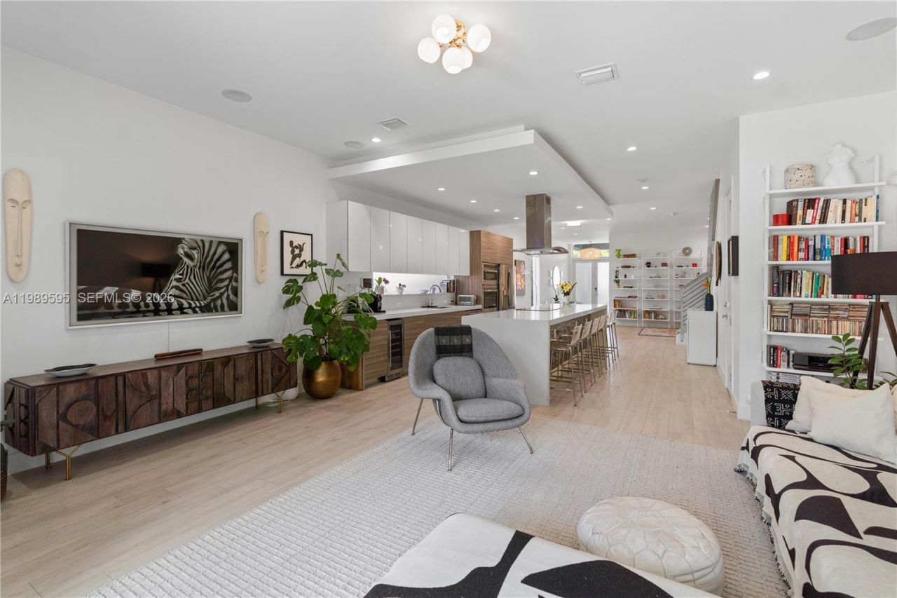 2420 SW 16th Ct, Unit 2420, Miami, FL 33145 Photo