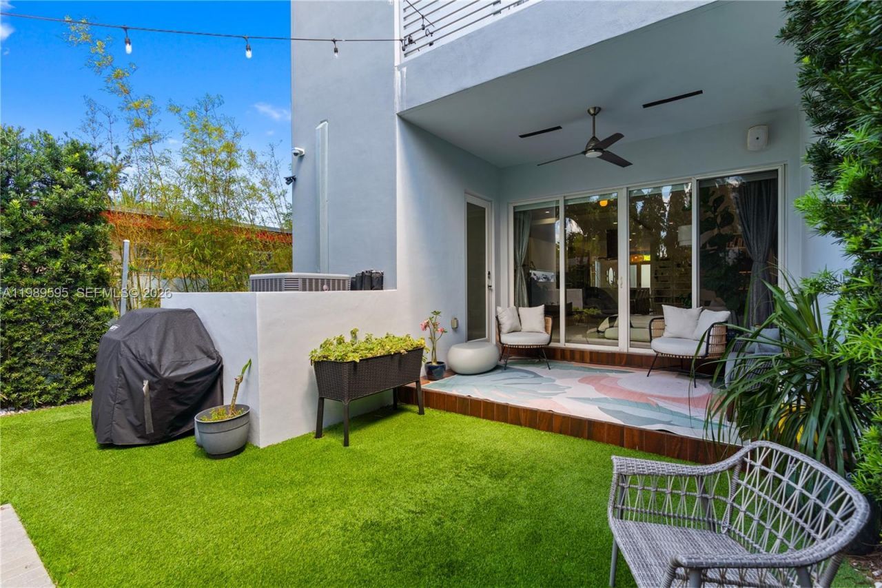 2420 SW 16th Ct, Unit 2420, Miami, FL 33145 Photo