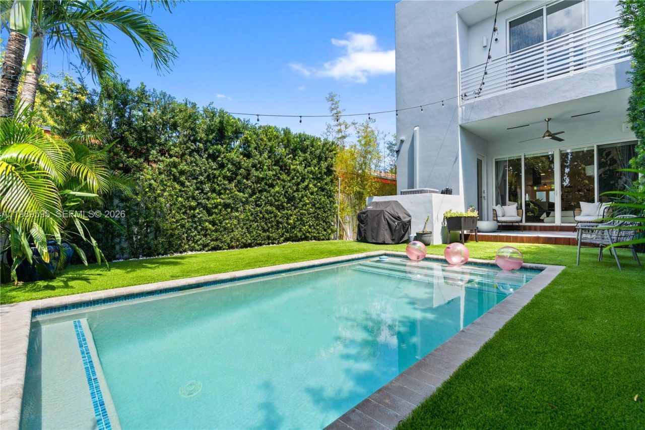 2420 SW 16th Ct, Unit 2420, Miami, FL 33145 Photo