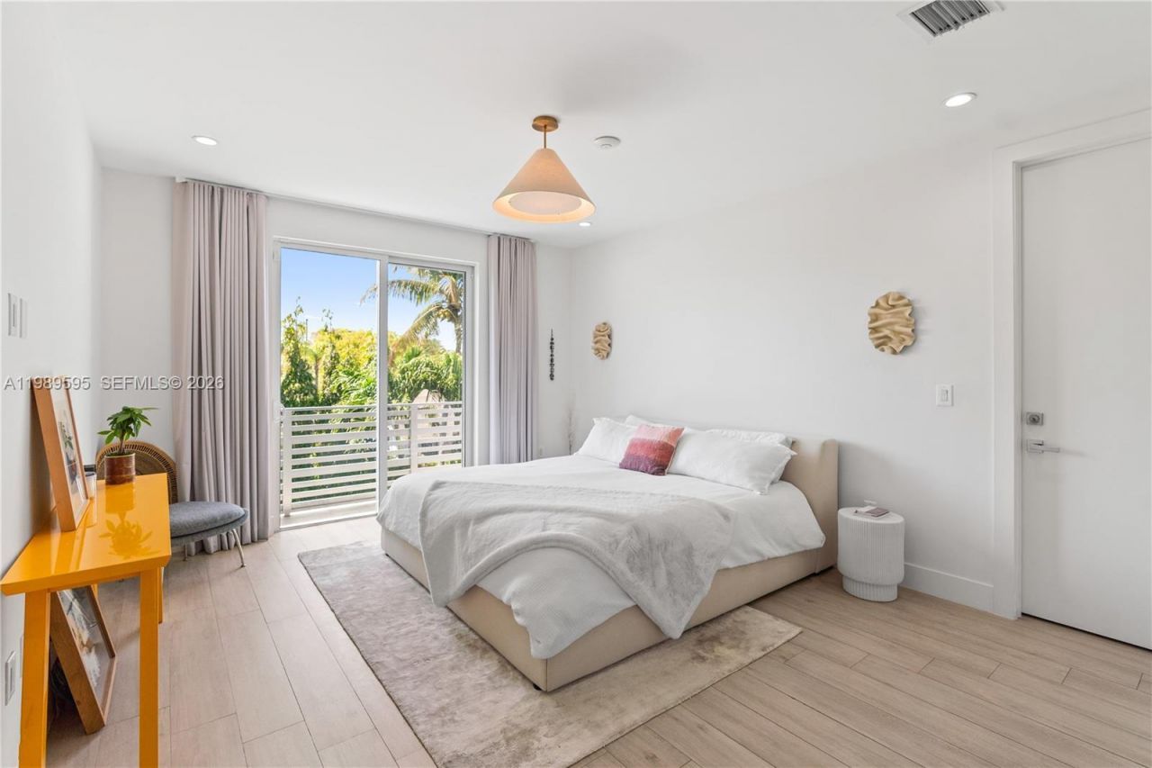 2420 SW 16th Ct, Unit 2420, Miami, FL 33145 Photo