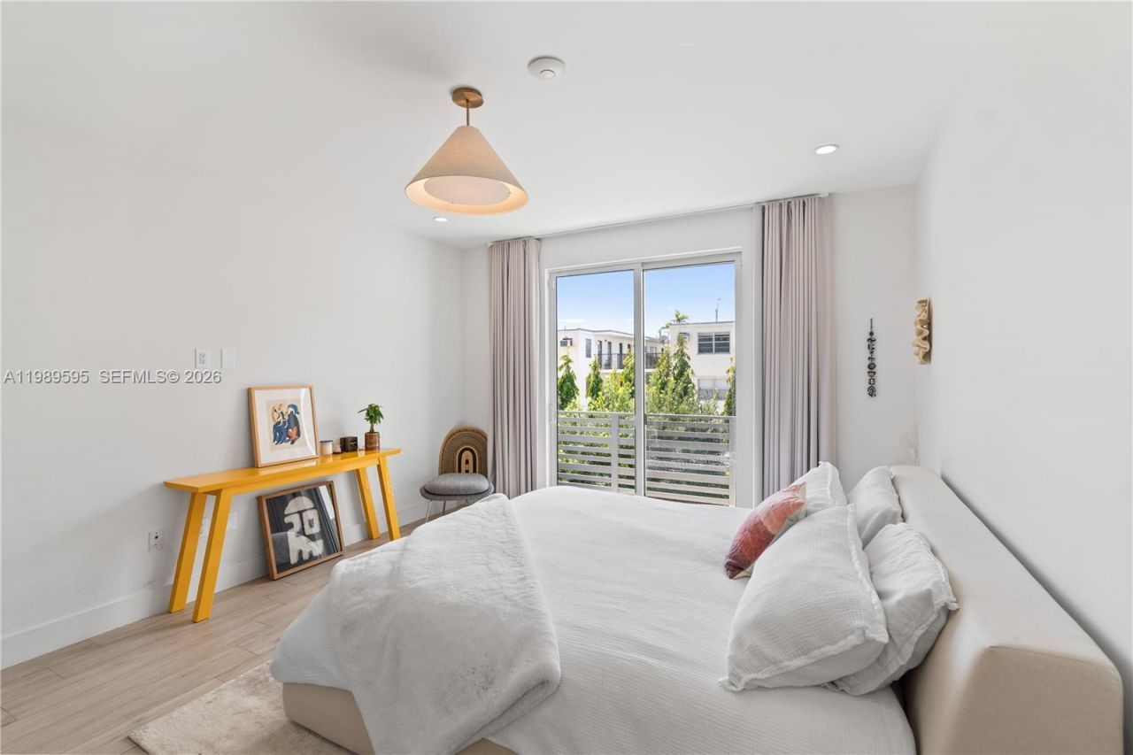 2420 SW 16th Ct, Unit 2420, Miami, FL 33145 Photo