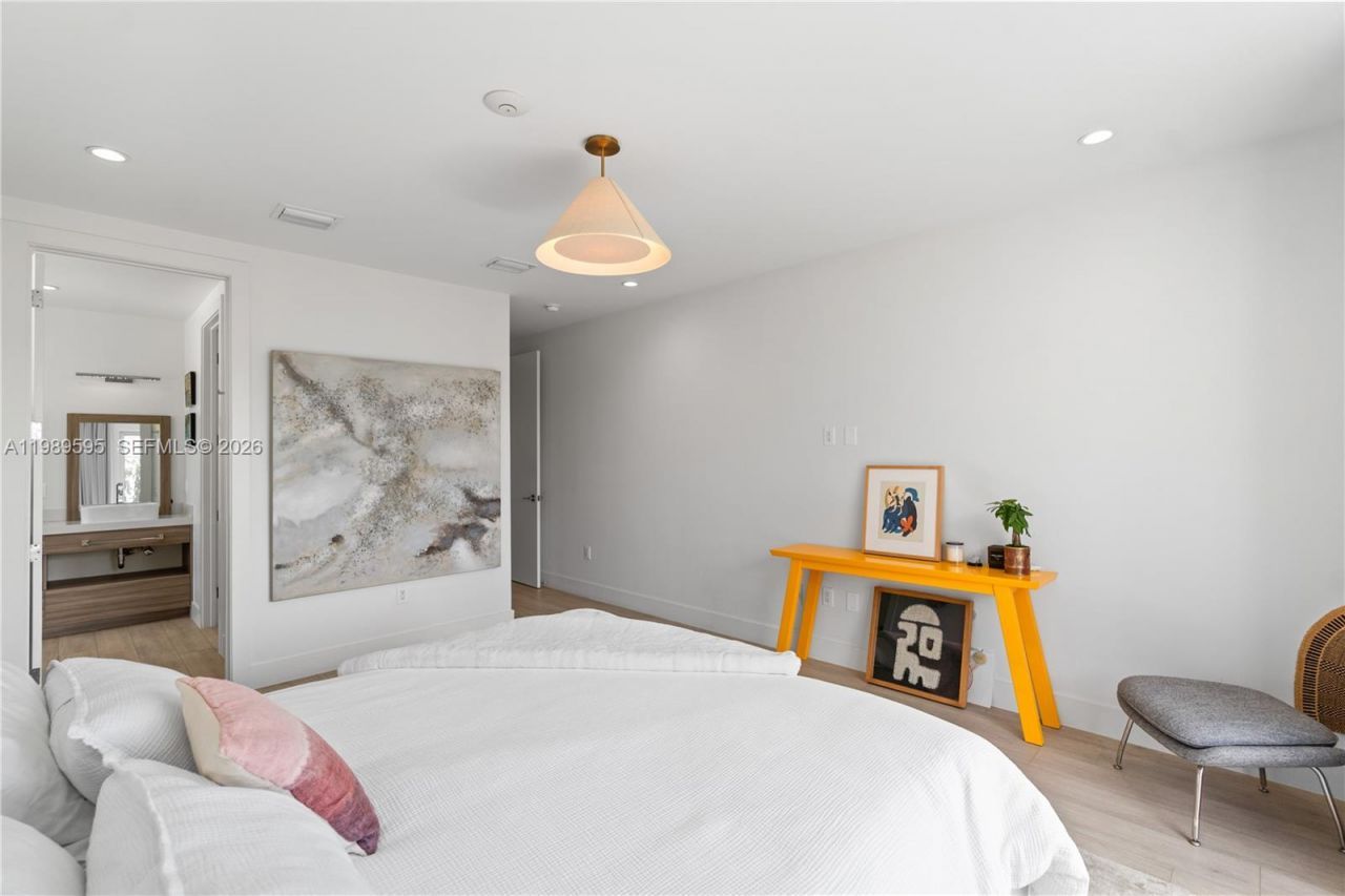 2420 SW 16th Ct, Unit 2420, Miami, FL 33145 Photo