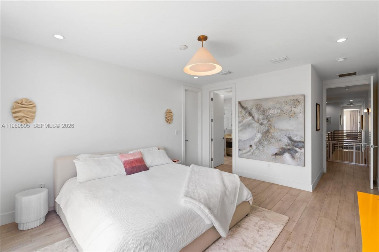 2420 SW 16th Ct, Unit 2420, Miami, FL 33145 Photo