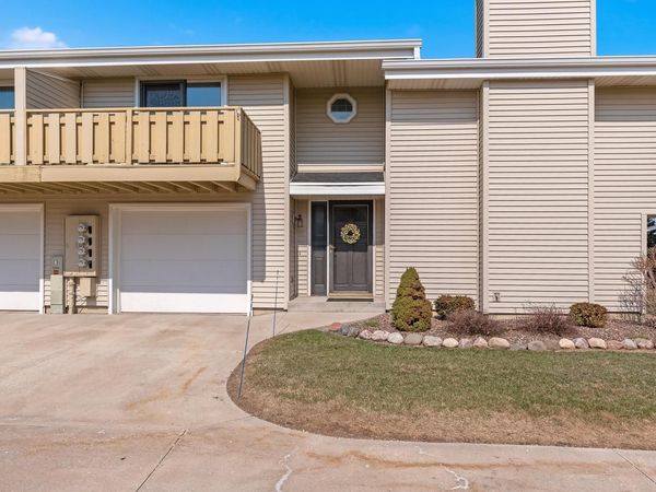 6461 S Crabapple COURT, Unit 2, Oak Creek, WI 53154