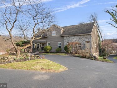 19 MEMEL DRIVE, THORNTON, PA 19373