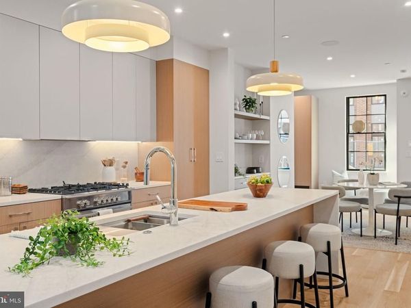 207A VINE STREET, PHILADELPHIA, PA 19106