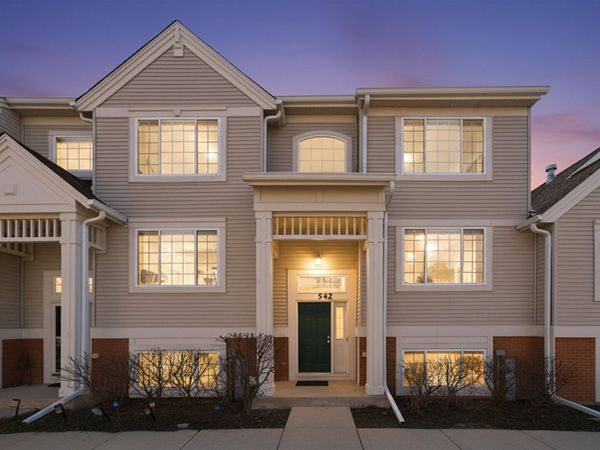 542 Cary Woods Circle, Cary, IL 60013