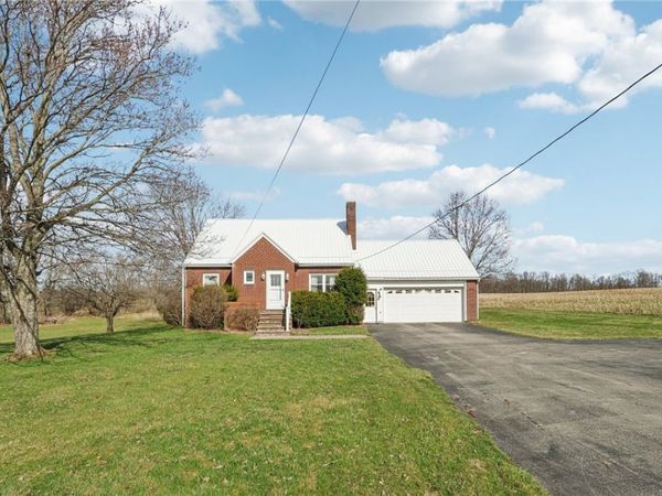 441 Petersburg Rd, Enon Valley, PA 16120