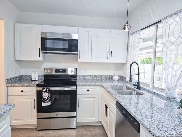 6606 Lake Glen, San Antonio, TX 78244