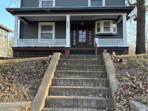 1909 Main Street, Lexington, MO 64067