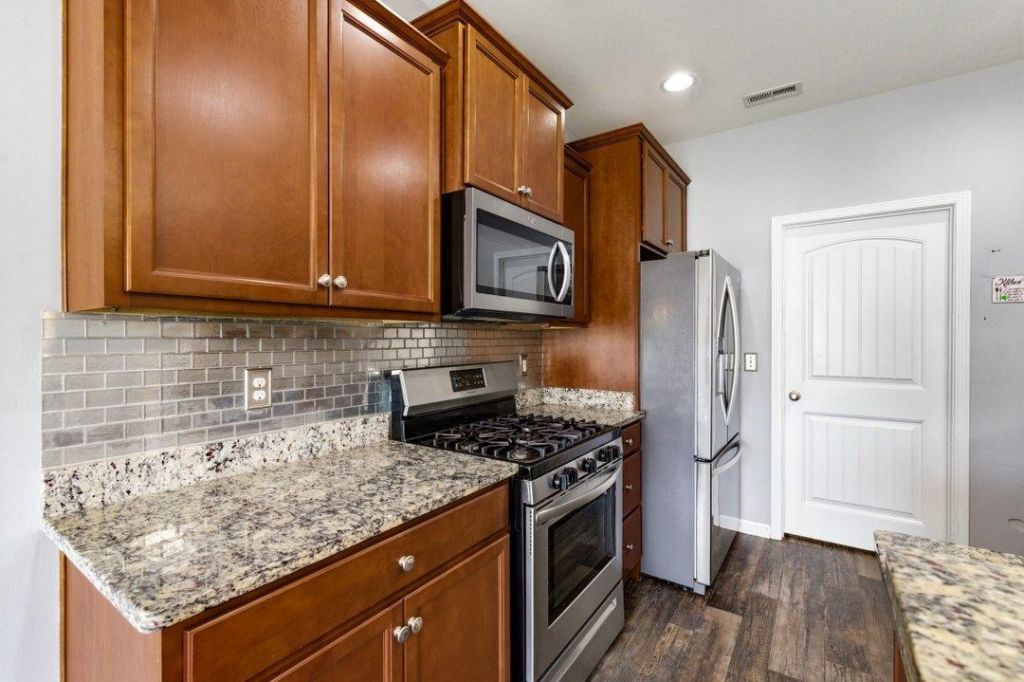 535 Trafalgar Ct. Photo 11