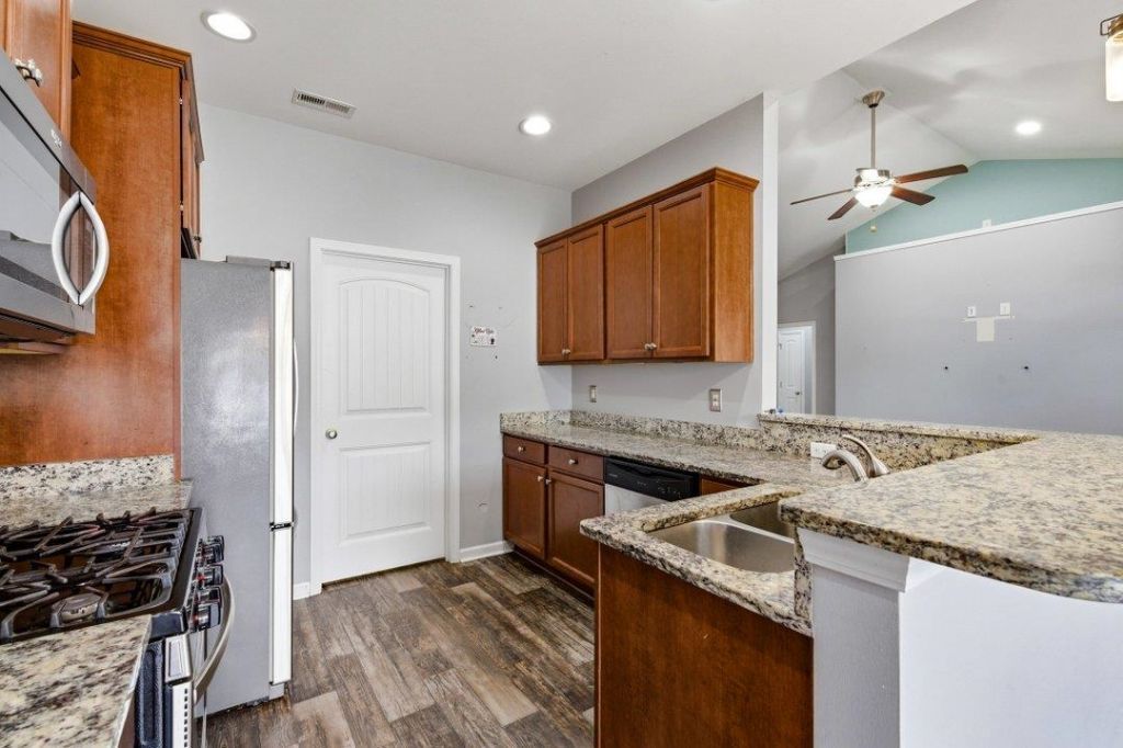 535 Trafalgar Ct. Photo 12