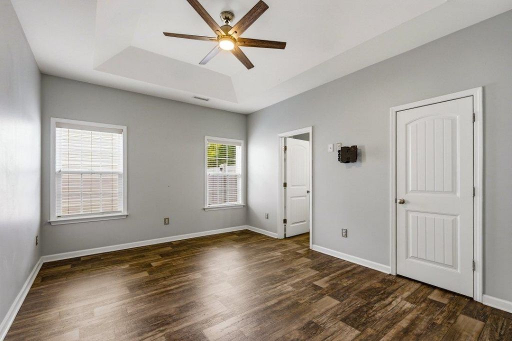 535 Trafalgar Ct. Photo 17