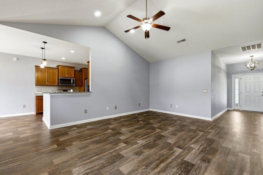 535 Trafalgar Ct. Photo 5