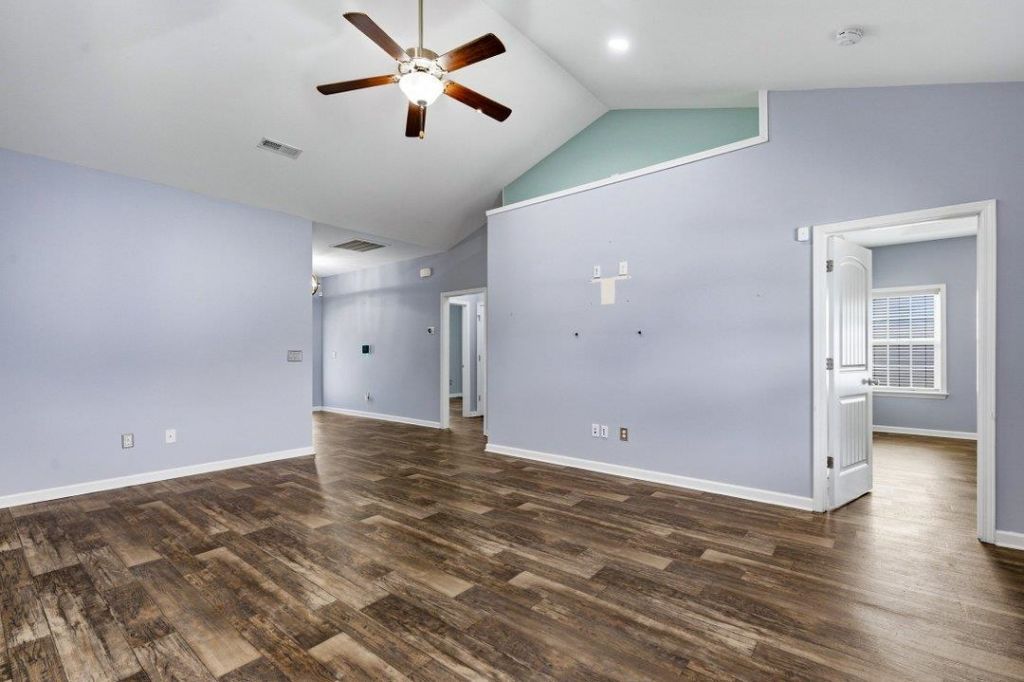 535 Trafalgar Ct. Photo 6