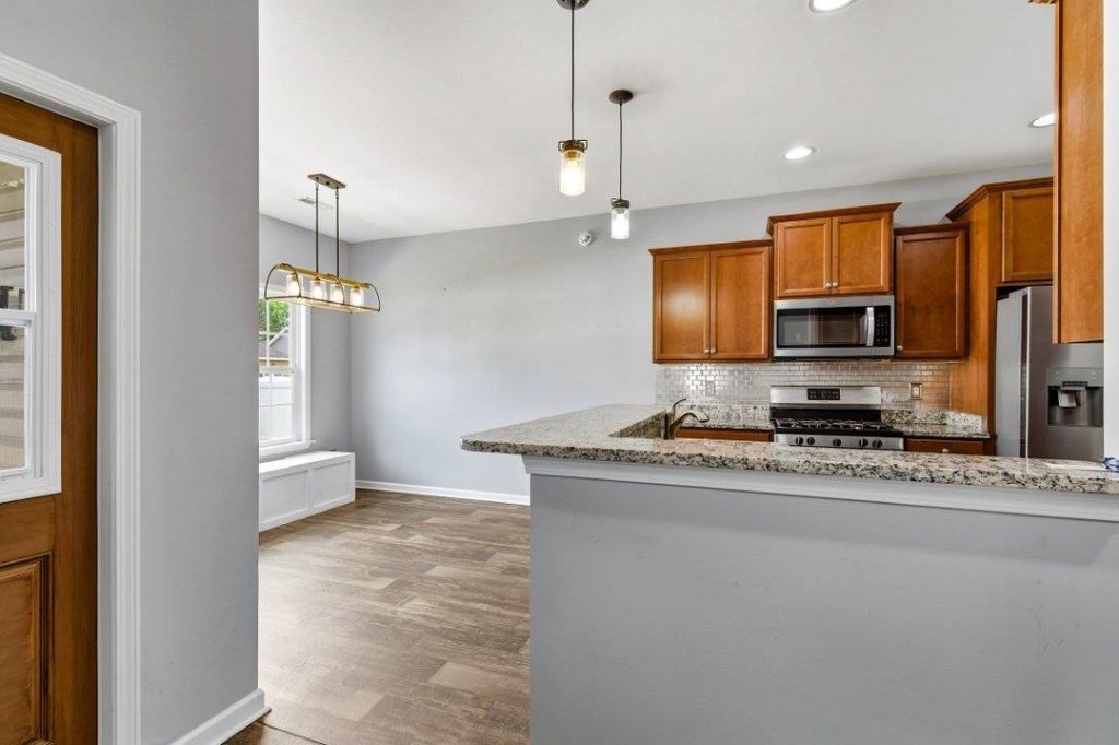 535 Trafalgar Ct. Photo 8