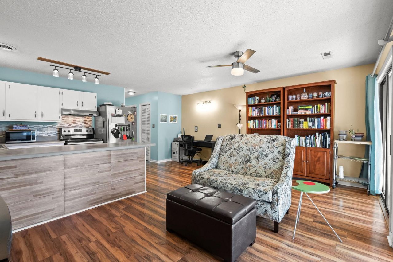 1851 Colony Dr. Photo 14