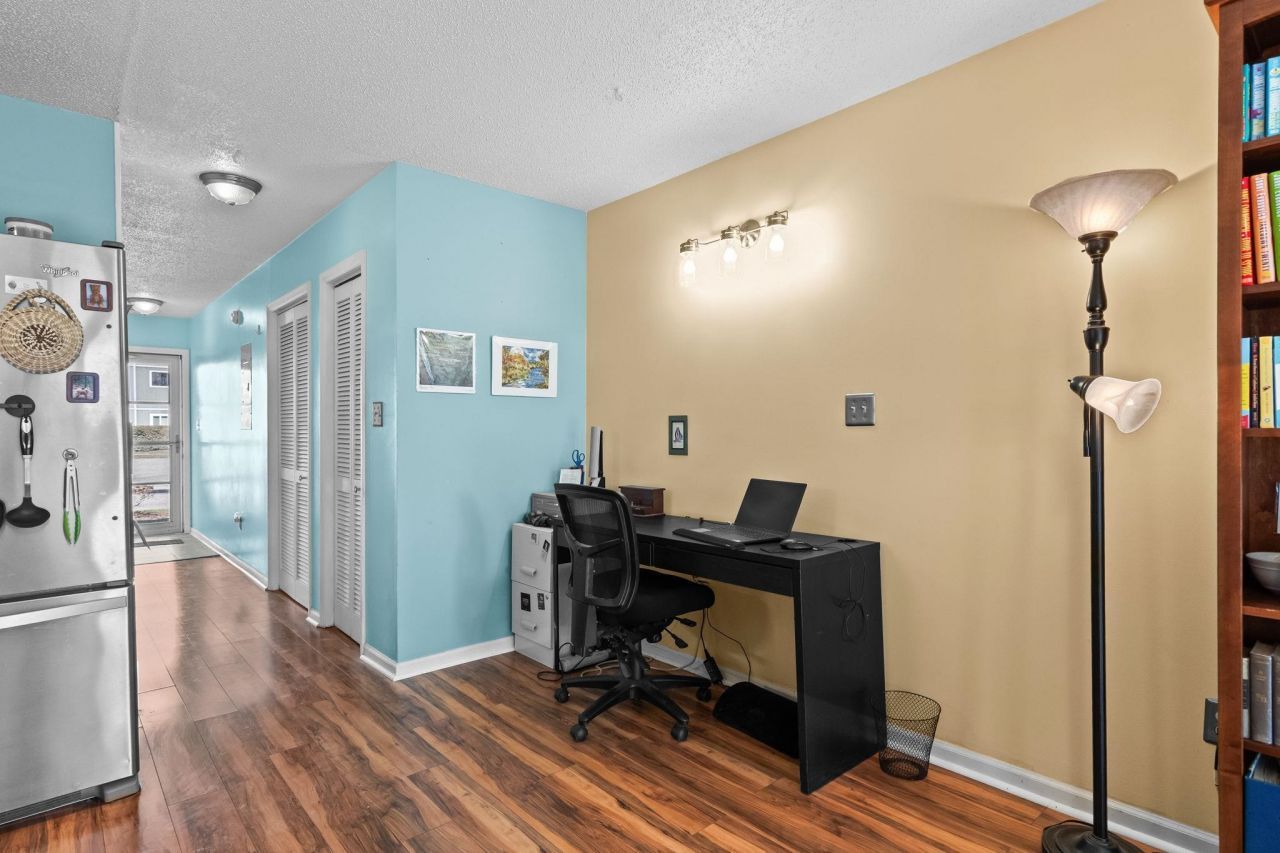 1851 Colony Dr. Photo 16