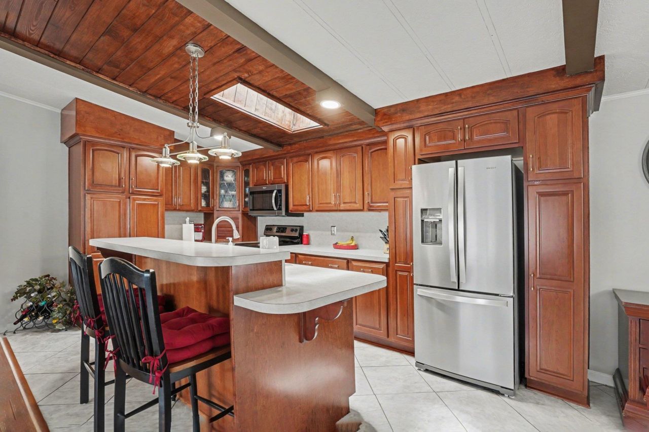 3175 Moon Shadow Ln. Photo 10