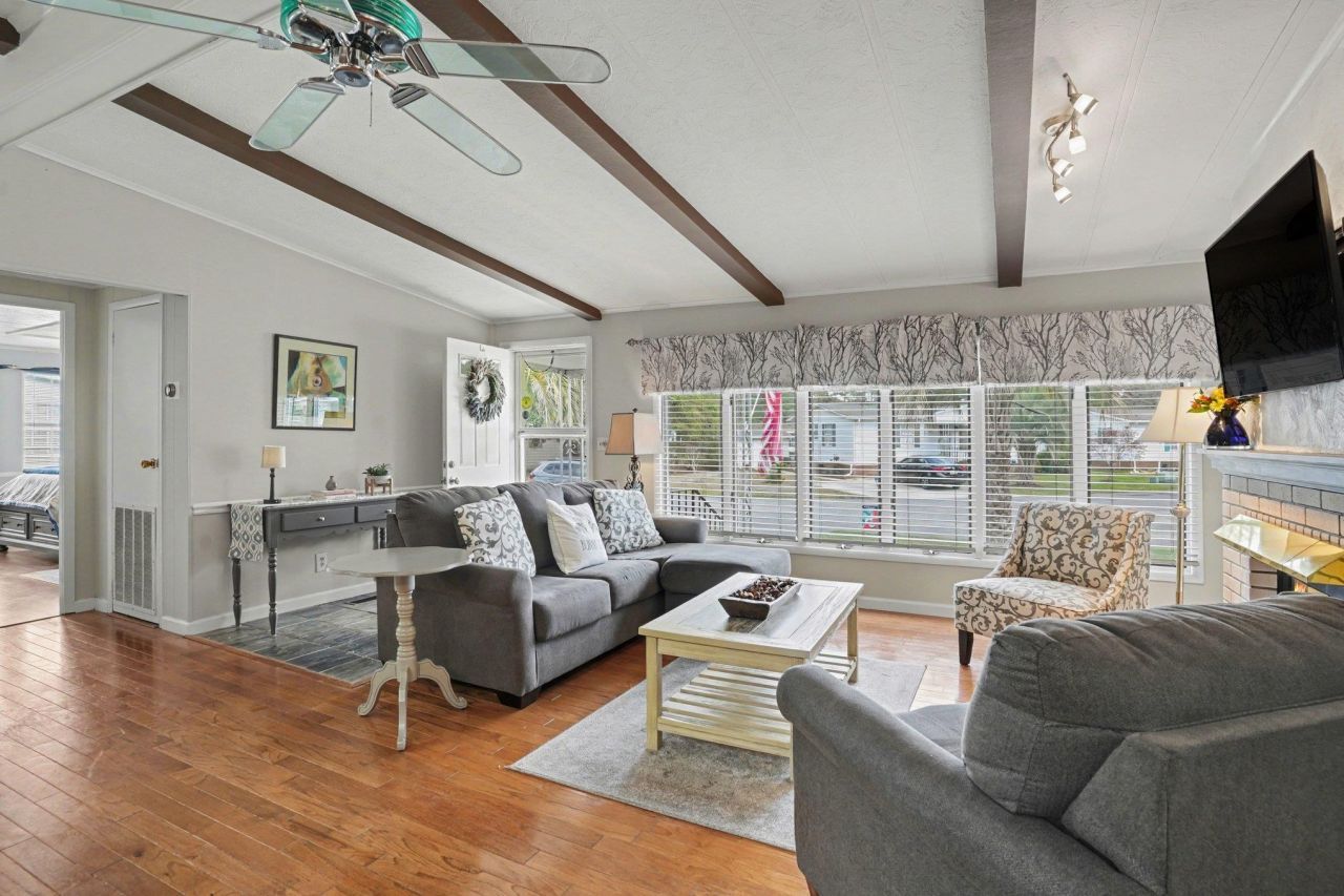 3175 Moon Shadow Ln. Photo 6