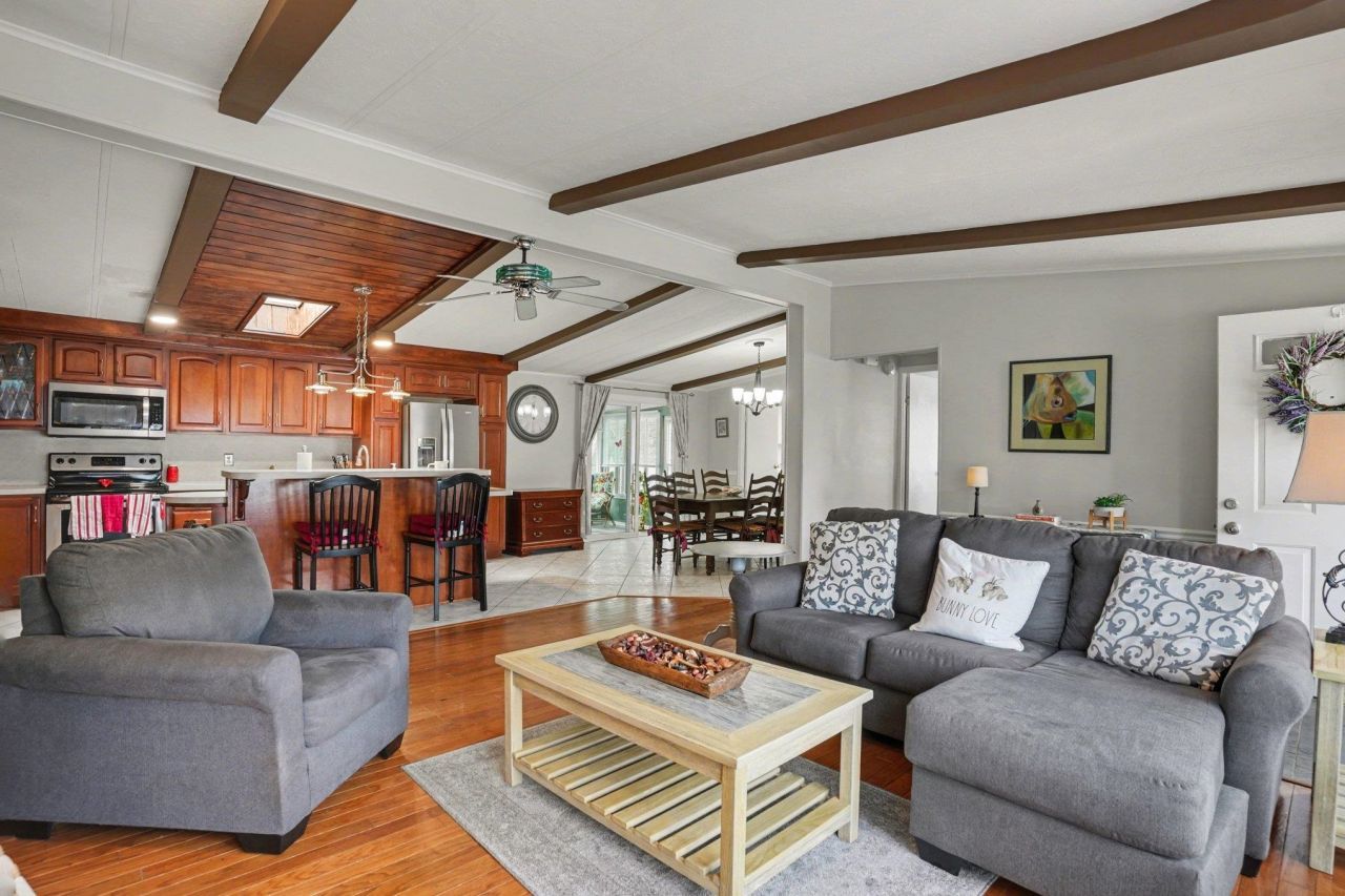 3175 Moon Shadow Ln. Photo 8