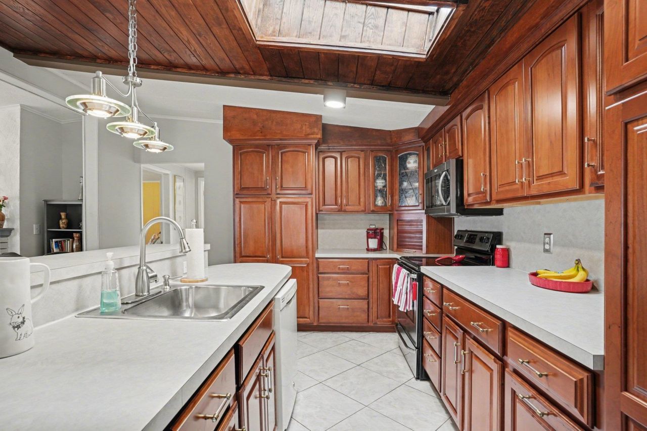 3175 Moon Shadow Ln. Photo 9