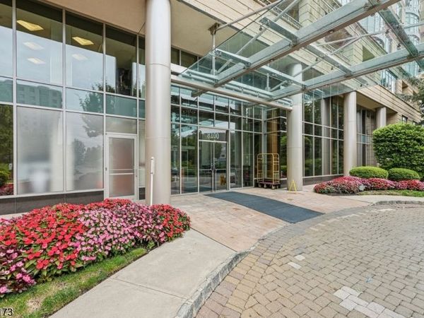 8100 River Rd, North Bergen, NJ 07047