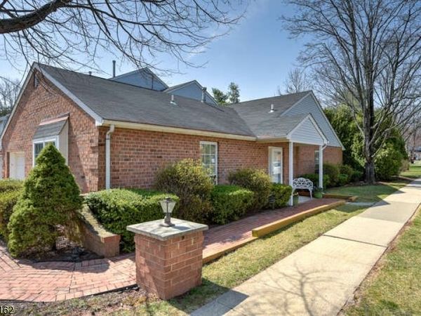 1 Gerald Ct, Lebanon, NJ 08833