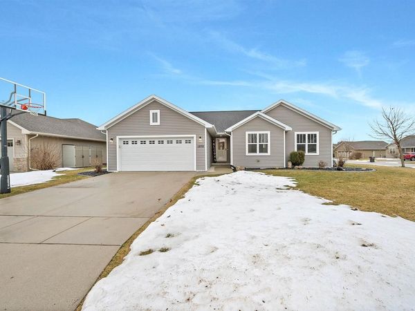 1372 LEAR LANE, De Pere, WI 54115