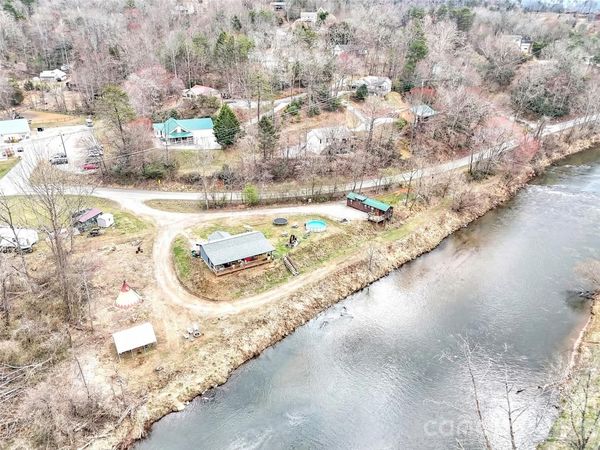 522 N River Road , Sylva, NC 28779
