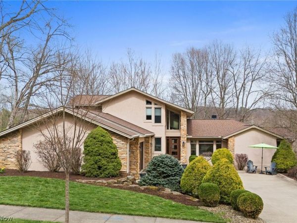 1105 Riverwoods Drive , Akron, OH 44313