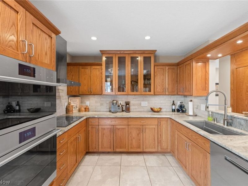 1105 Riverwoods Drive, Akron, OH 44313 Photo 11