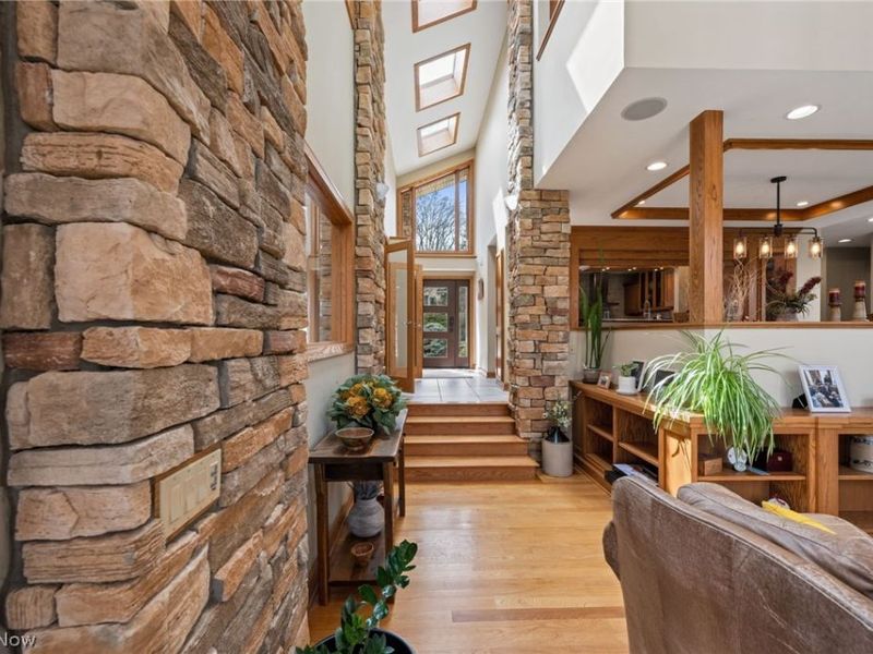 1105 Riverwoods Drive, Akron, OH 44313 Photo 8