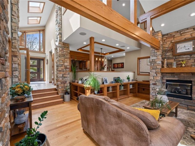 1105 Riverwoods Drive, Akron, OH 44313 Photo 9