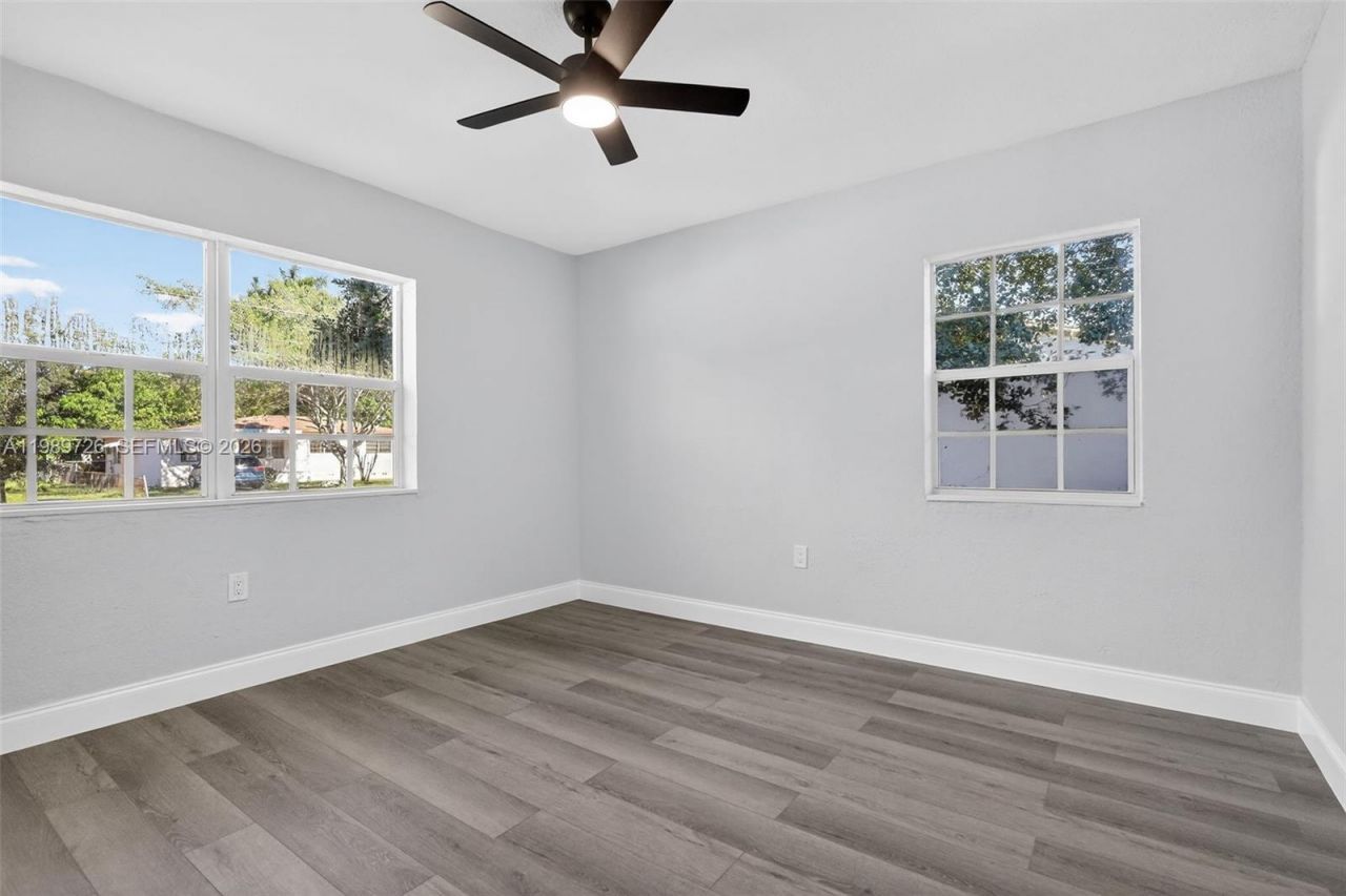 870 NE 144th St, North Miami, FL 33161 Photo